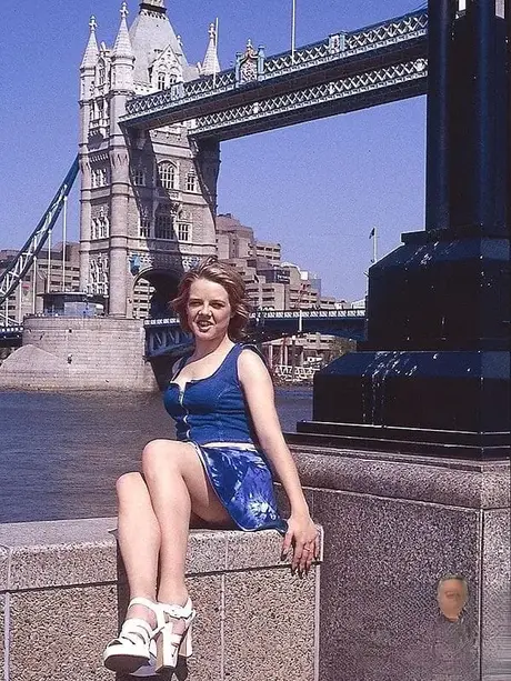 Britská kráska Sonia si nechává lízat a šukat svou dychtivou kundu