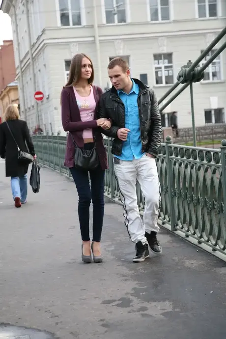Mika, une ado amateur, en sexe anal hardcore avec un homme qu'elle vient de rencontrer