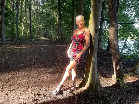 Søde Susi, den blonde dame, afslører sig i eventyr ved søen