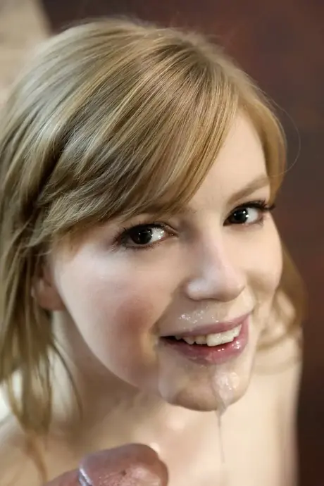 Blondýna Dolly Leigh dostává facial po orálním sexu a jízdě na velkém ptáku na stole