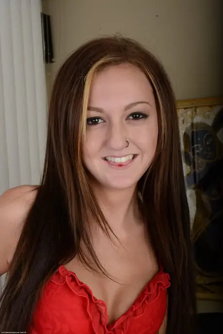 Kendra Cole 全裸后展示紧致翘臀