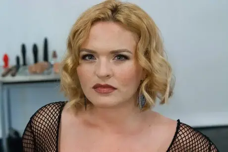 Sarah Shevon, Luna C Kitsuen a Krissy Lynn předvádějí své křivky zadků