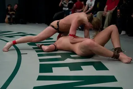 Alexa Von Tess, Amber Rayne, Ariel X i Tia Ling w czteroosobowym pojedynku wrestlingowym