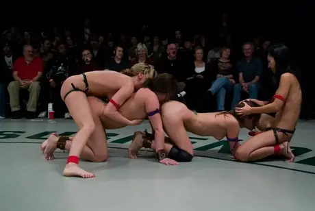 Alexa Von Tess, Amber Rayne, Ariel X i Tia Ling w czteroosobowym pojedynku wrestlingowym