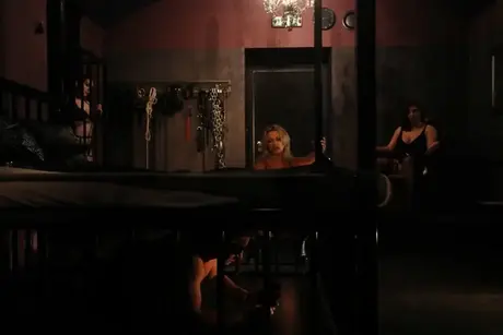 Erotická sexuální akce: rumunská MILF Shalina Devine je prstěna a šukána