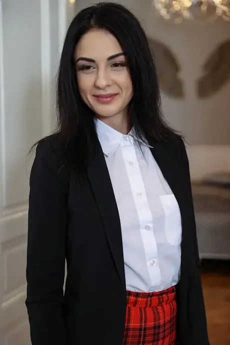 Mia Trejsi, die heiße Schulmädchen, wird für Sex mit einem gutaussehenden Geschäftsmann bezahlt