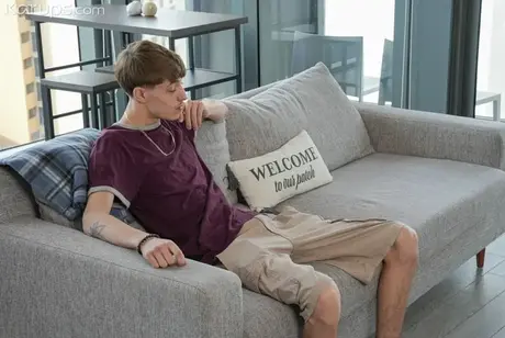 Daisy Bean forfører sin stedbror: blowjob og derefter hård sex