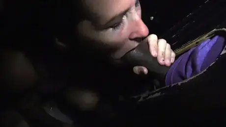 Wayne Siren får en facial under en spit-roast-trekant